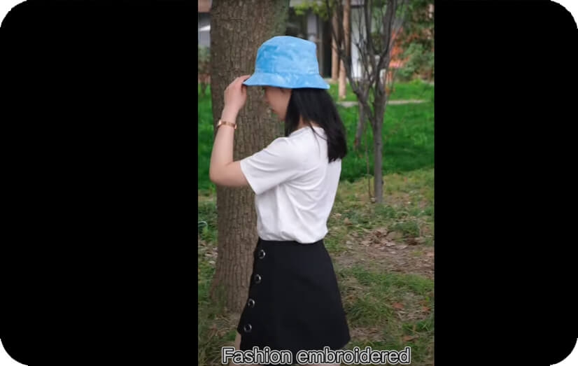 印刷されたバケツの帽子にカスタムパーソナライズされたタイダイのビデオを表示